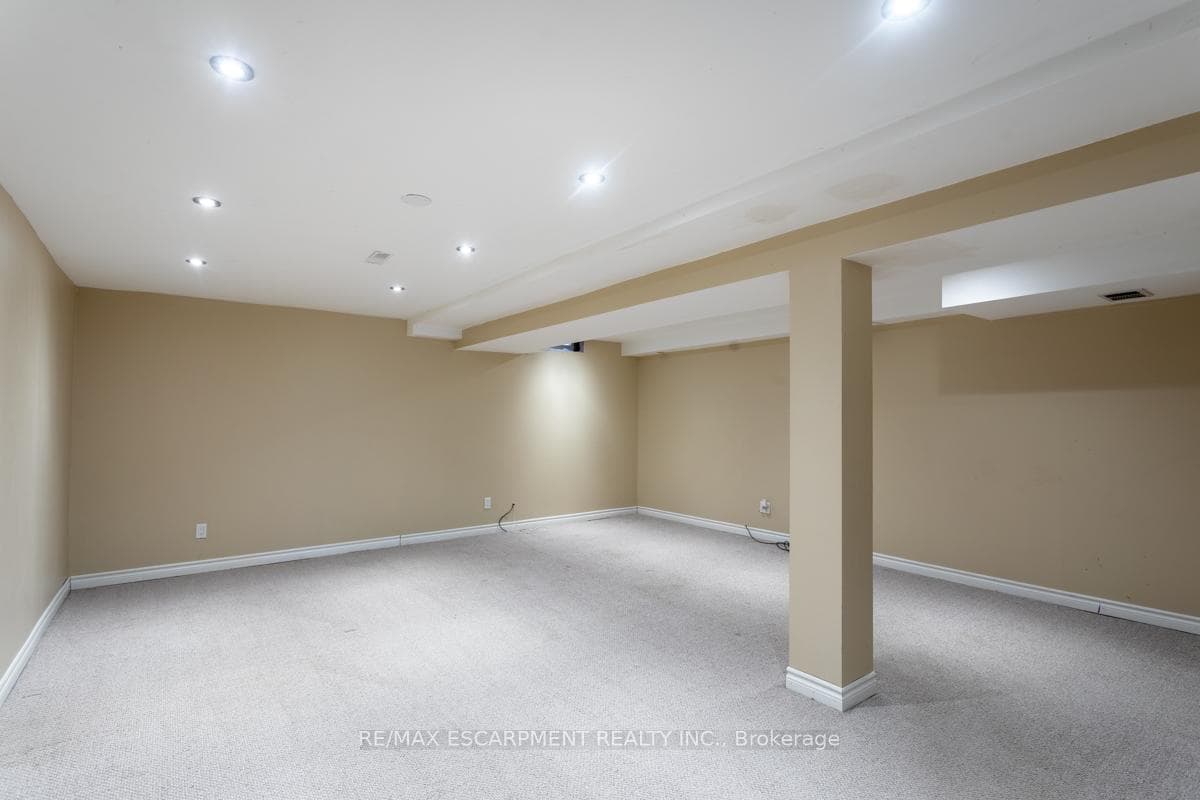 2301 Cavendish Drive Unit 130 photo 22