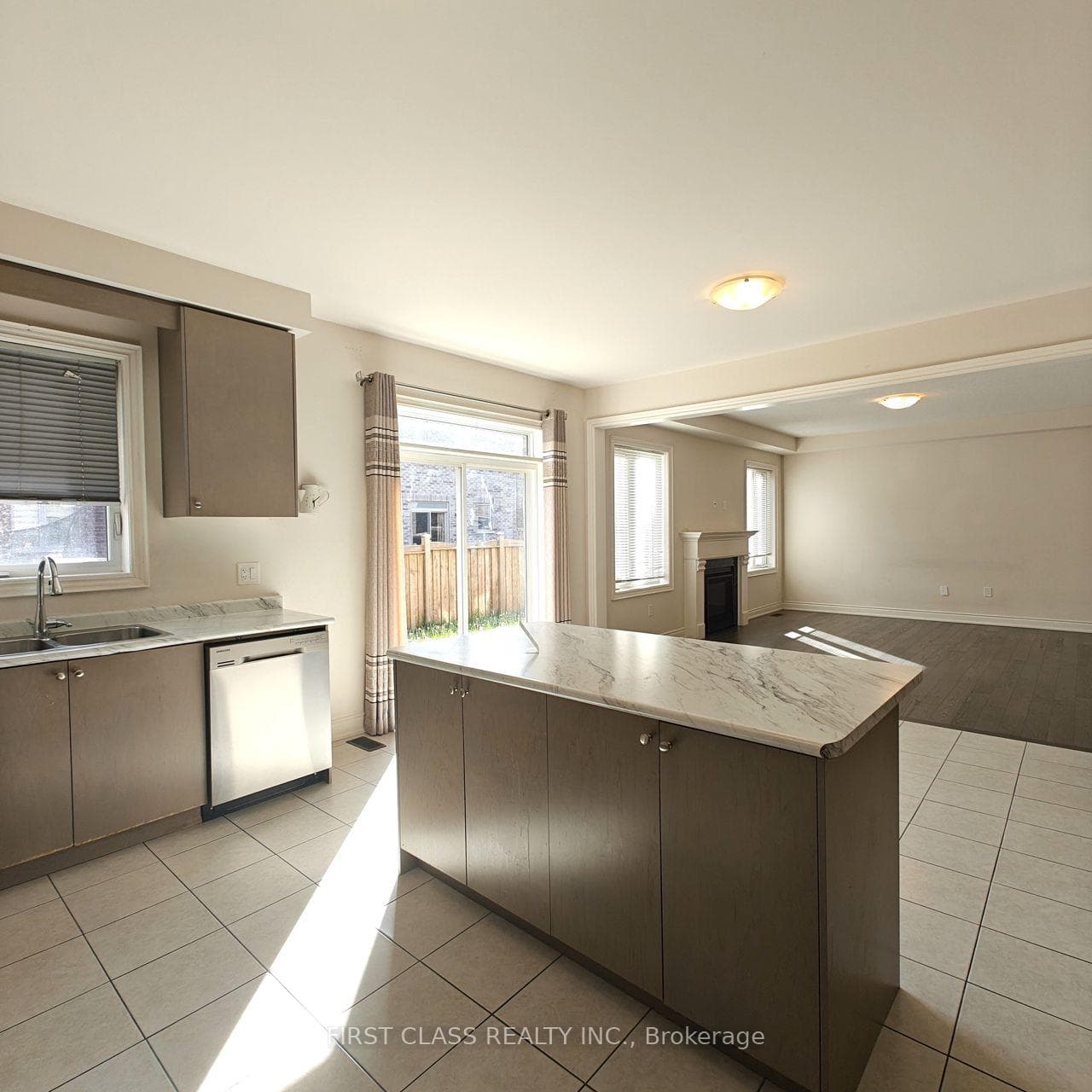 1538 Devine Point photo 8