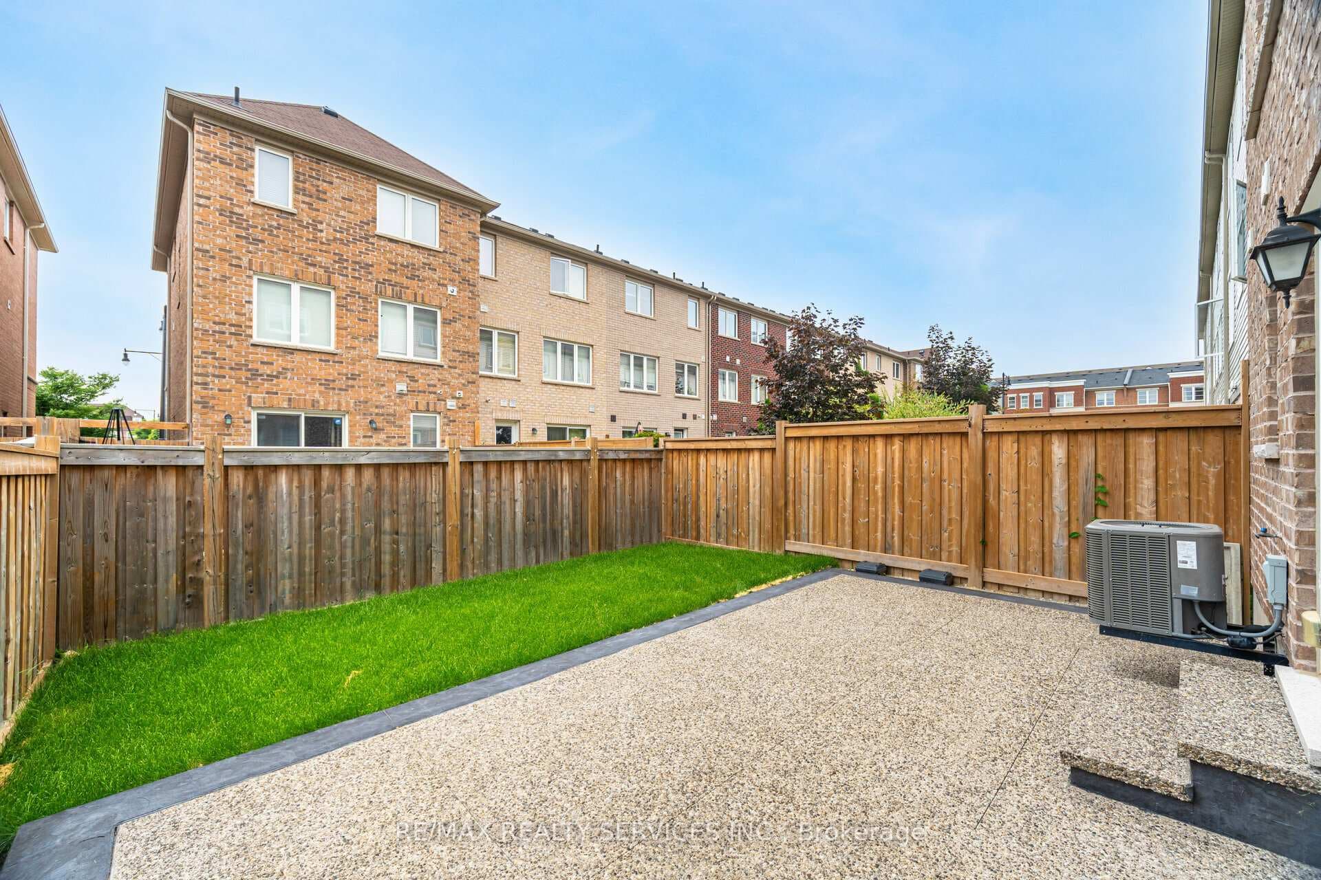 47 Baycliffe Crescent photo 34