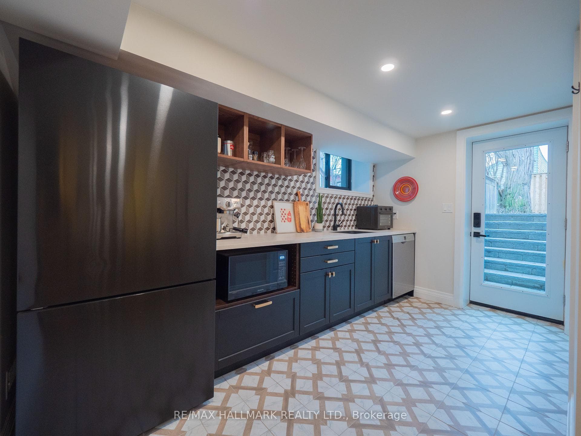 21 Simpson Avenue photo 43