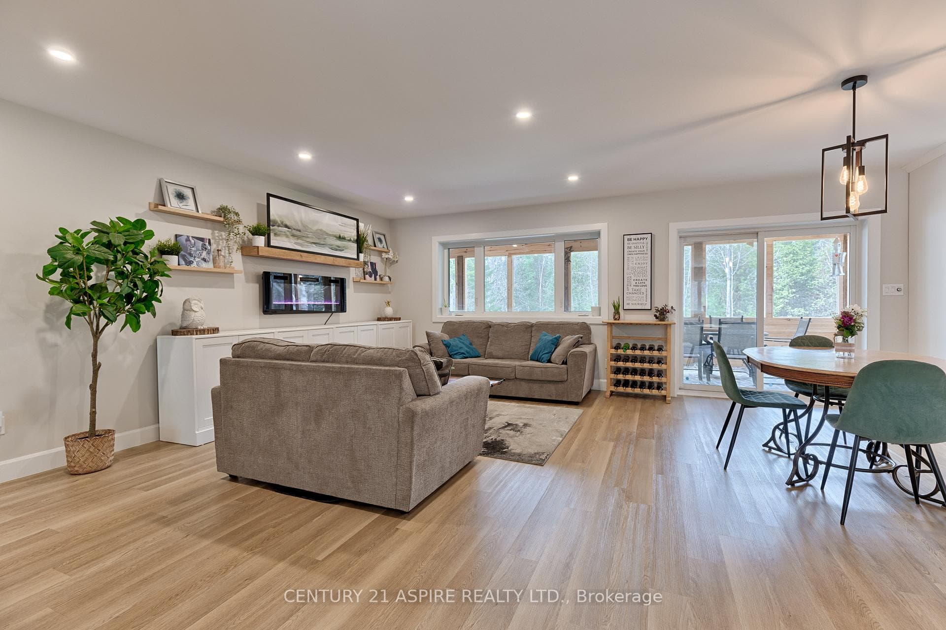 544 Marsh Road photo 27