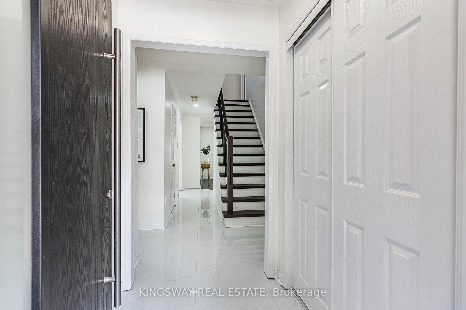 2050 Oak Bliss Crescent photo 4