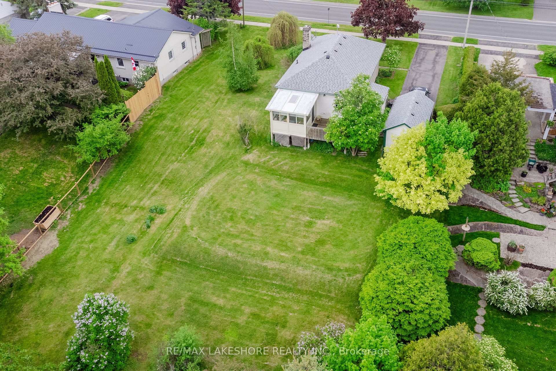 1040 Ontario Street photo 35