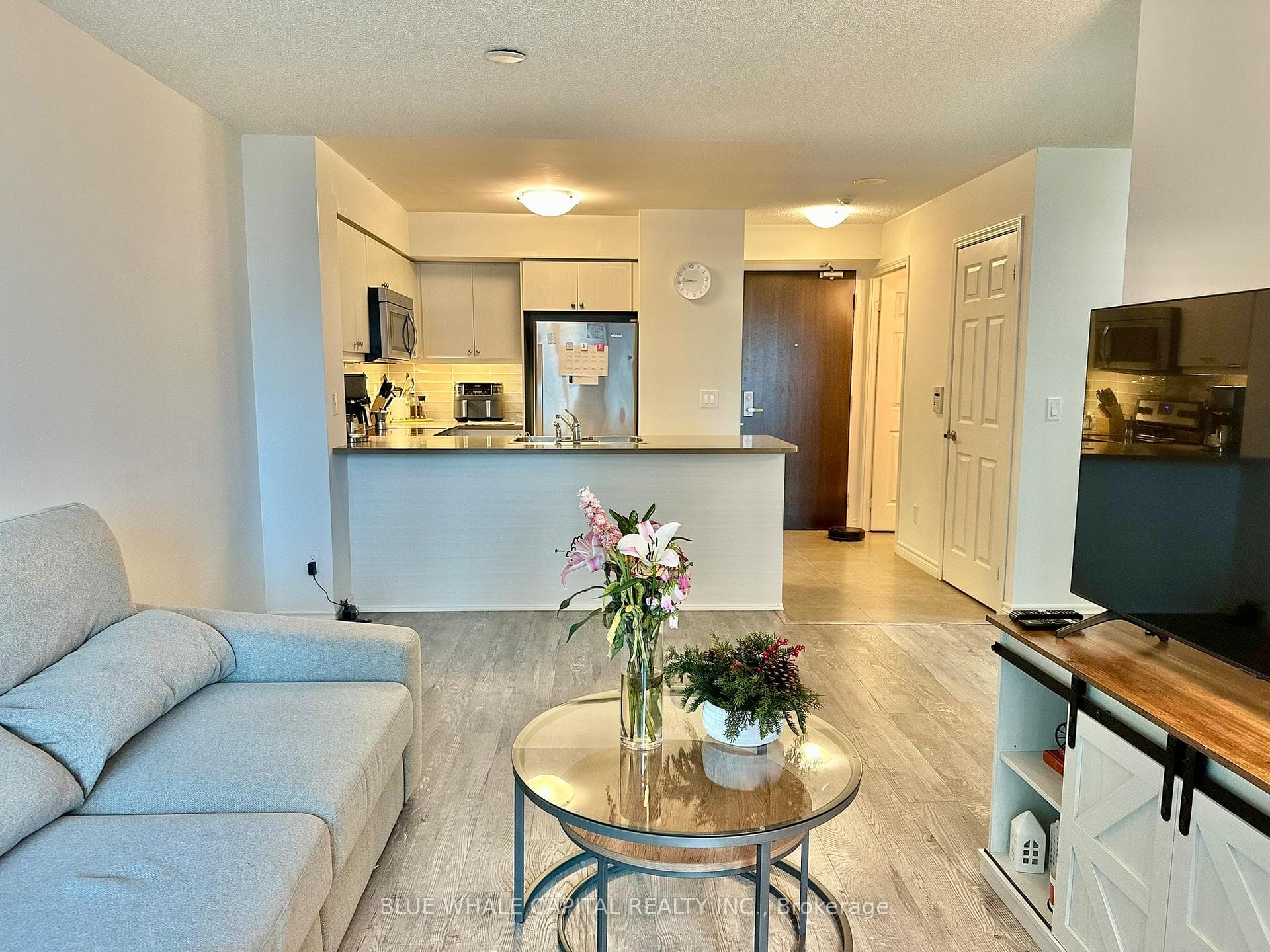25 Lower Simcoe Street Unit 827 photo 3