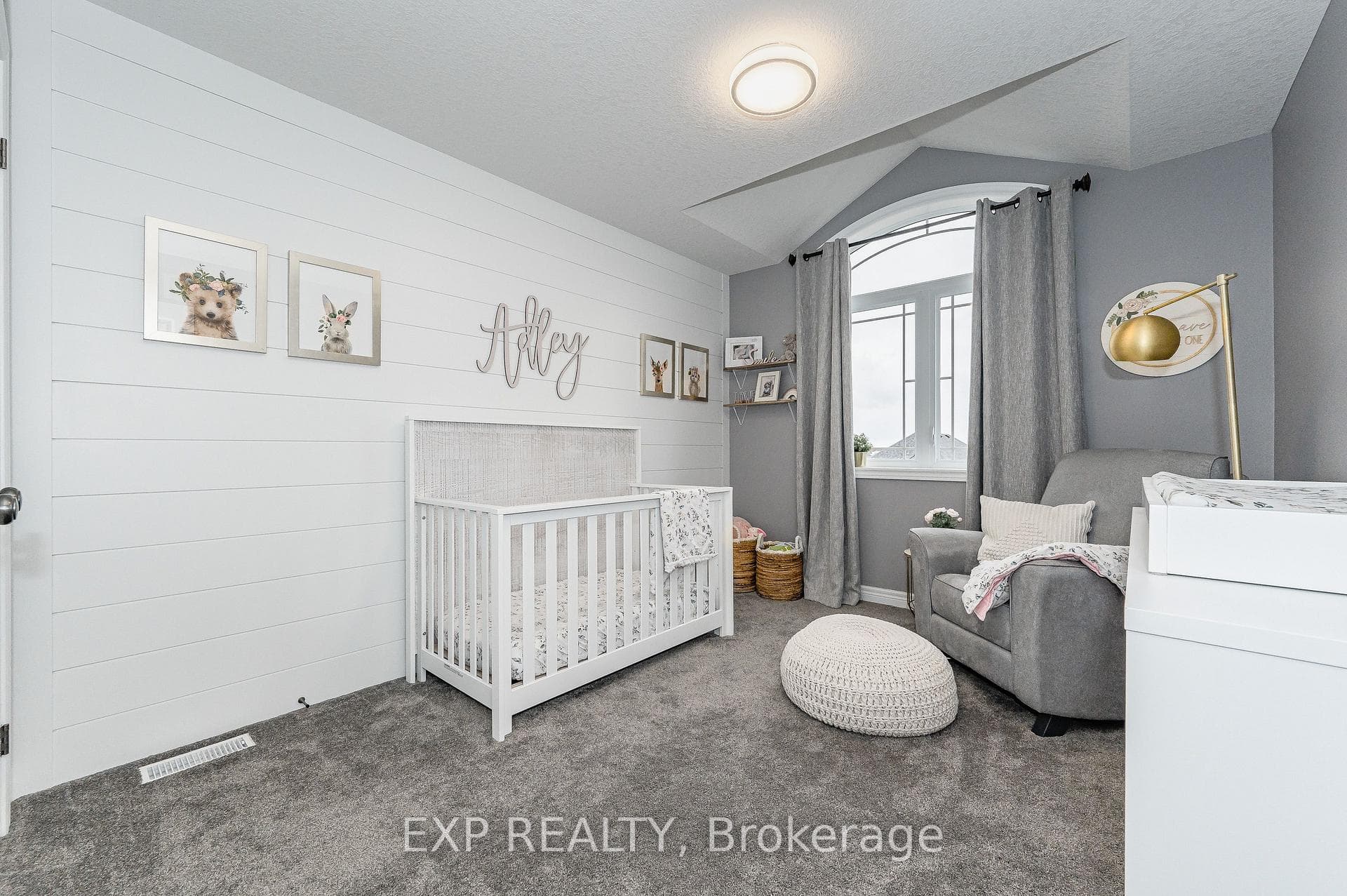 25 Oakes Crescent photo 27