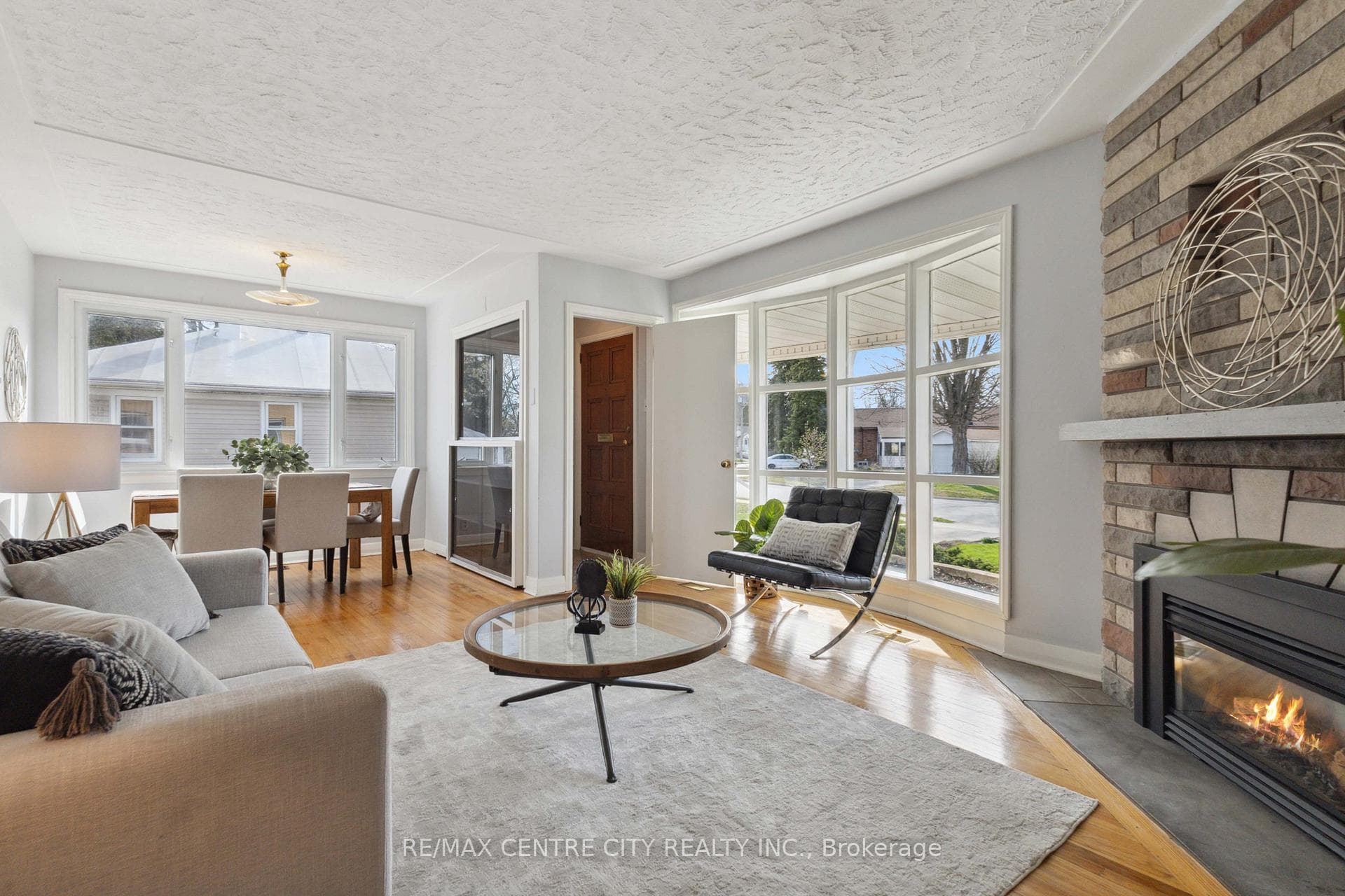 116 Roehampton Avenue photo 3