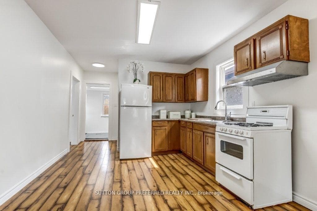 272 Sanders Street photo 3