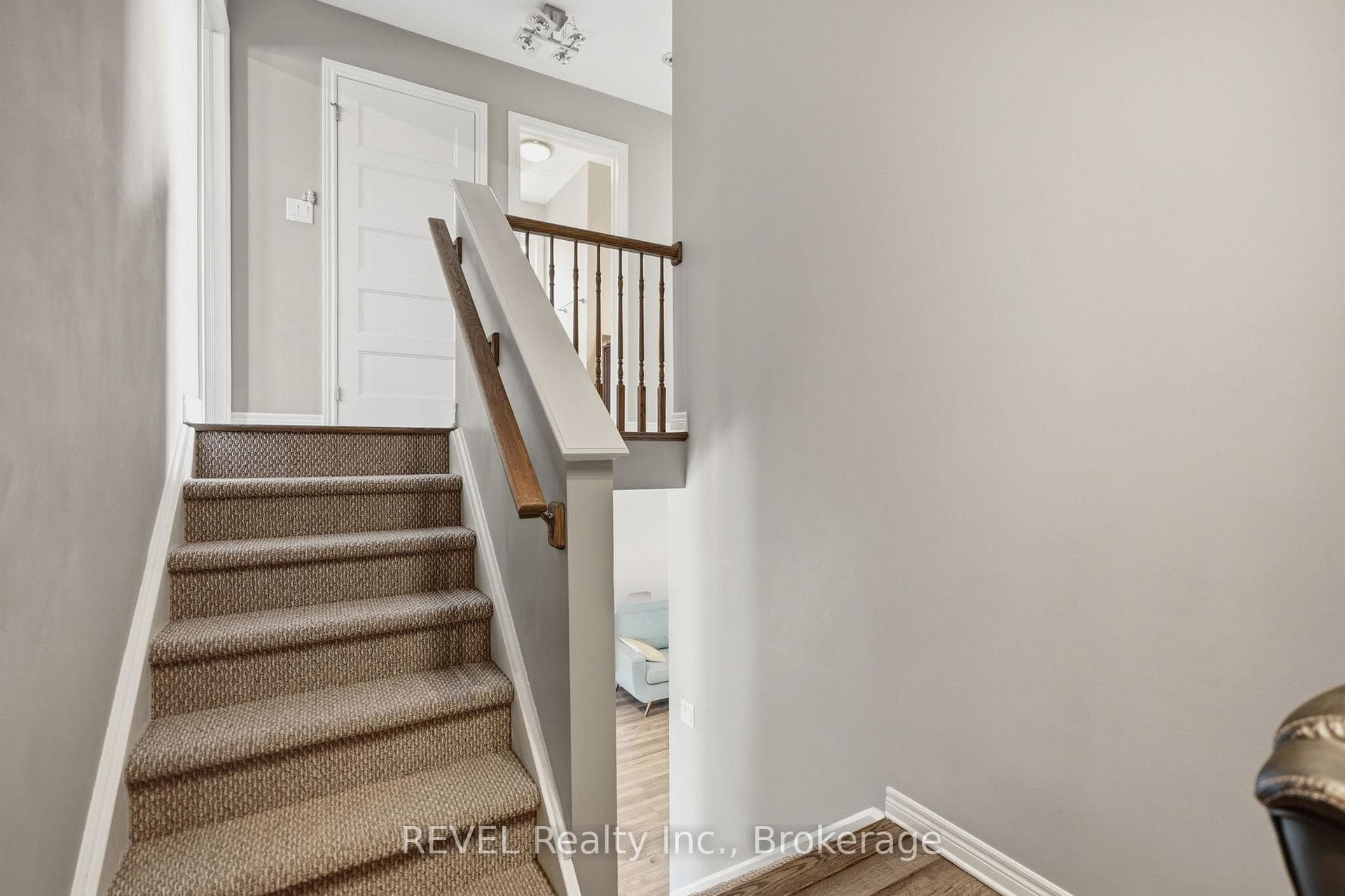 8553 JENNIFER Crescent photo 20