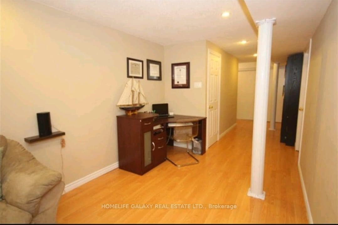 1660 Autumn Crescent photo 9