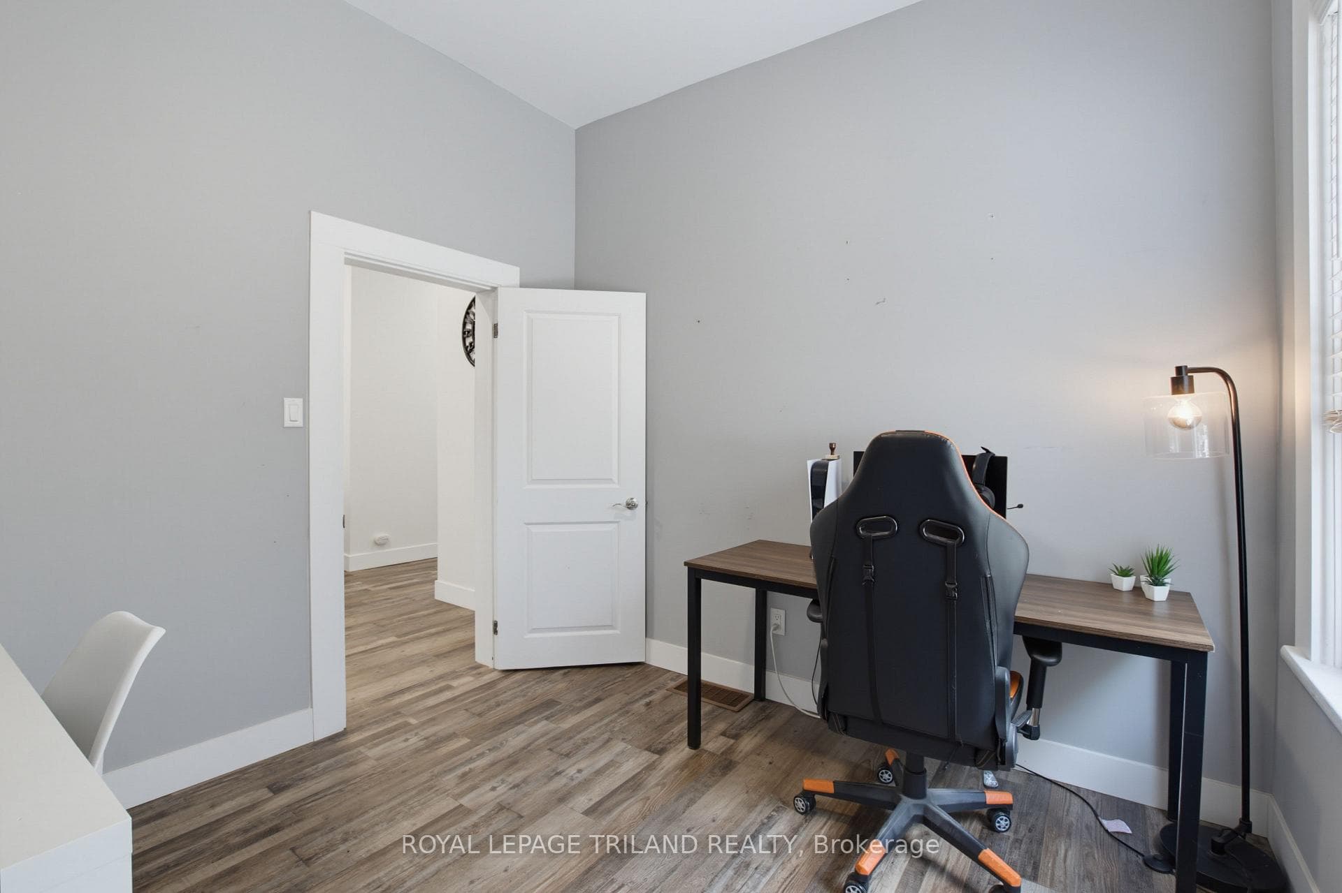 872 Stedwell Street photo 13