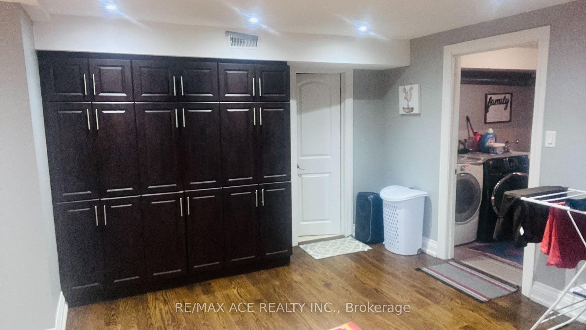 36 Murray Avenue Unit Bsmt photo 8