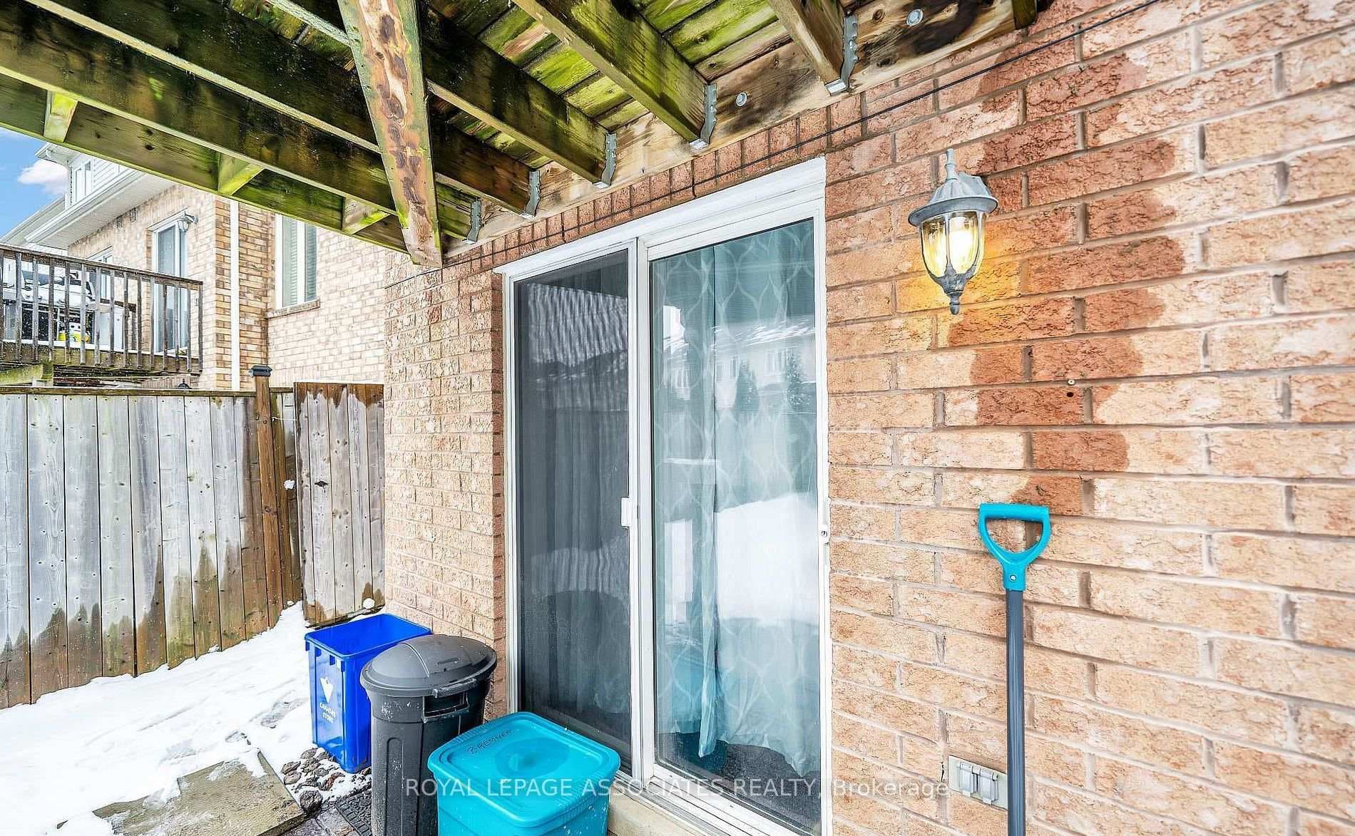 164 Dewell Crescent photo 30