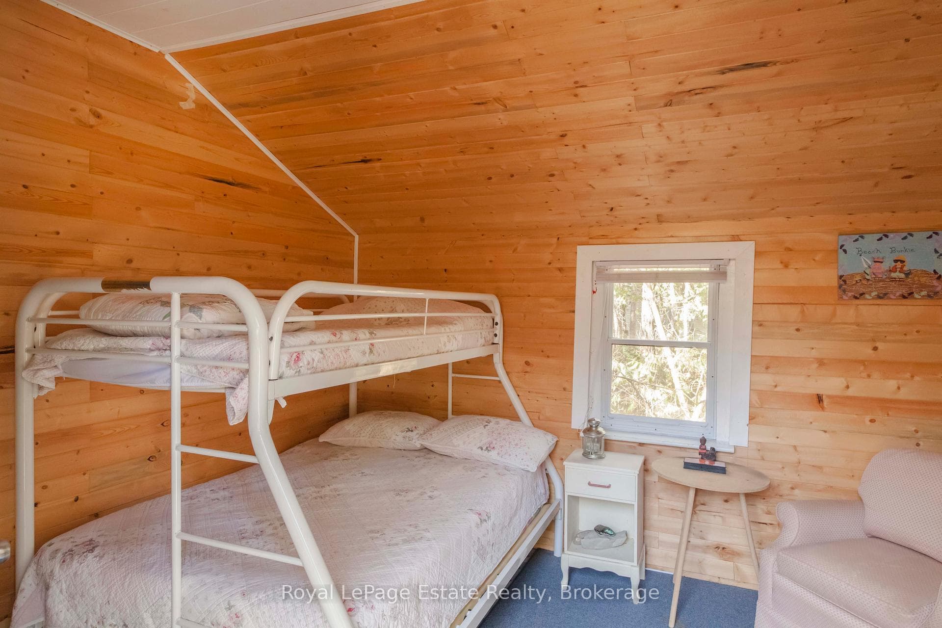 49 Thompson Avenue photo 29