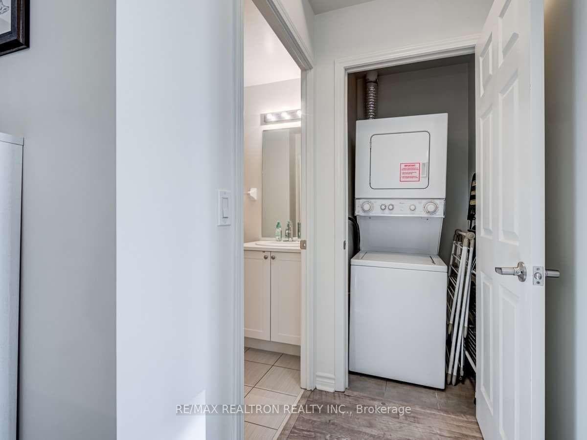 25 Lower Simcoe Street Unit 305 photo 15