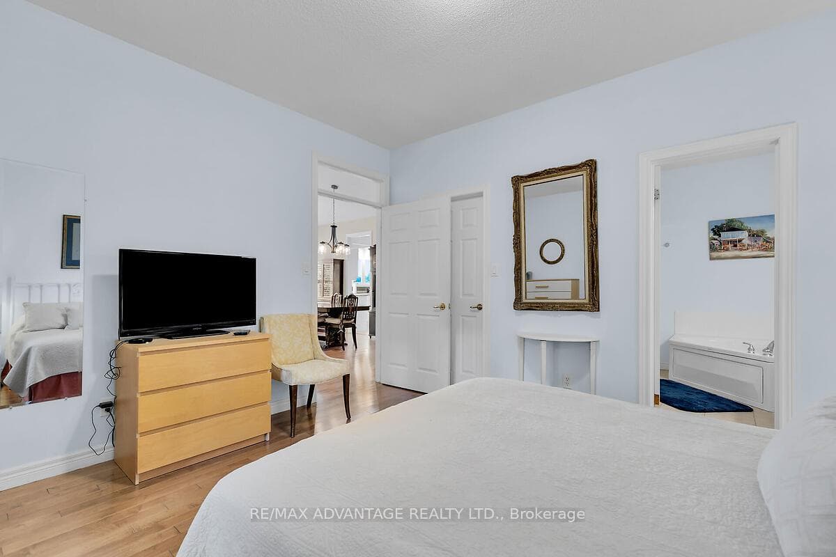 417 Hyde Park Road photo 22