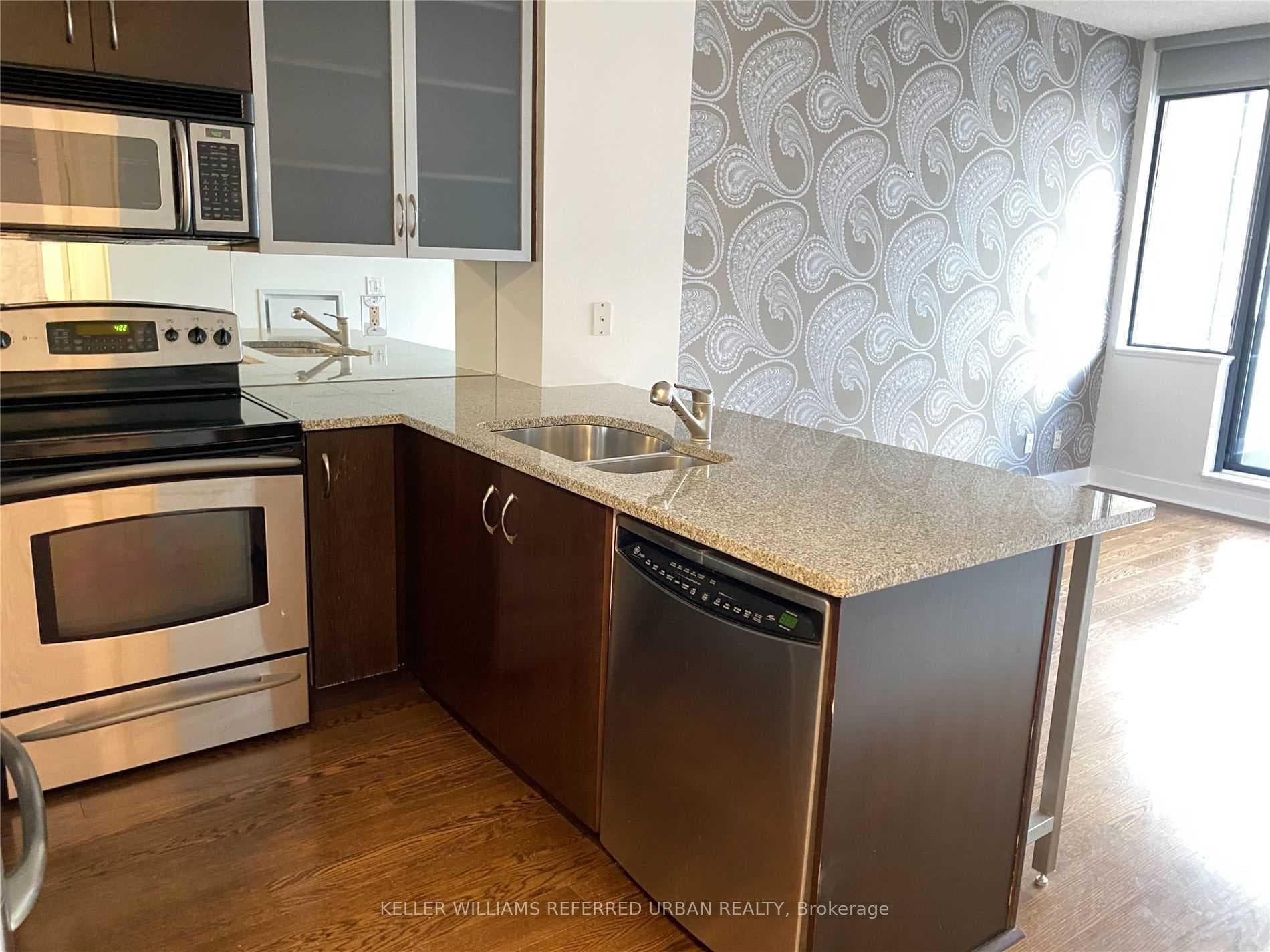 438 King Street Unit 1401 photo 3