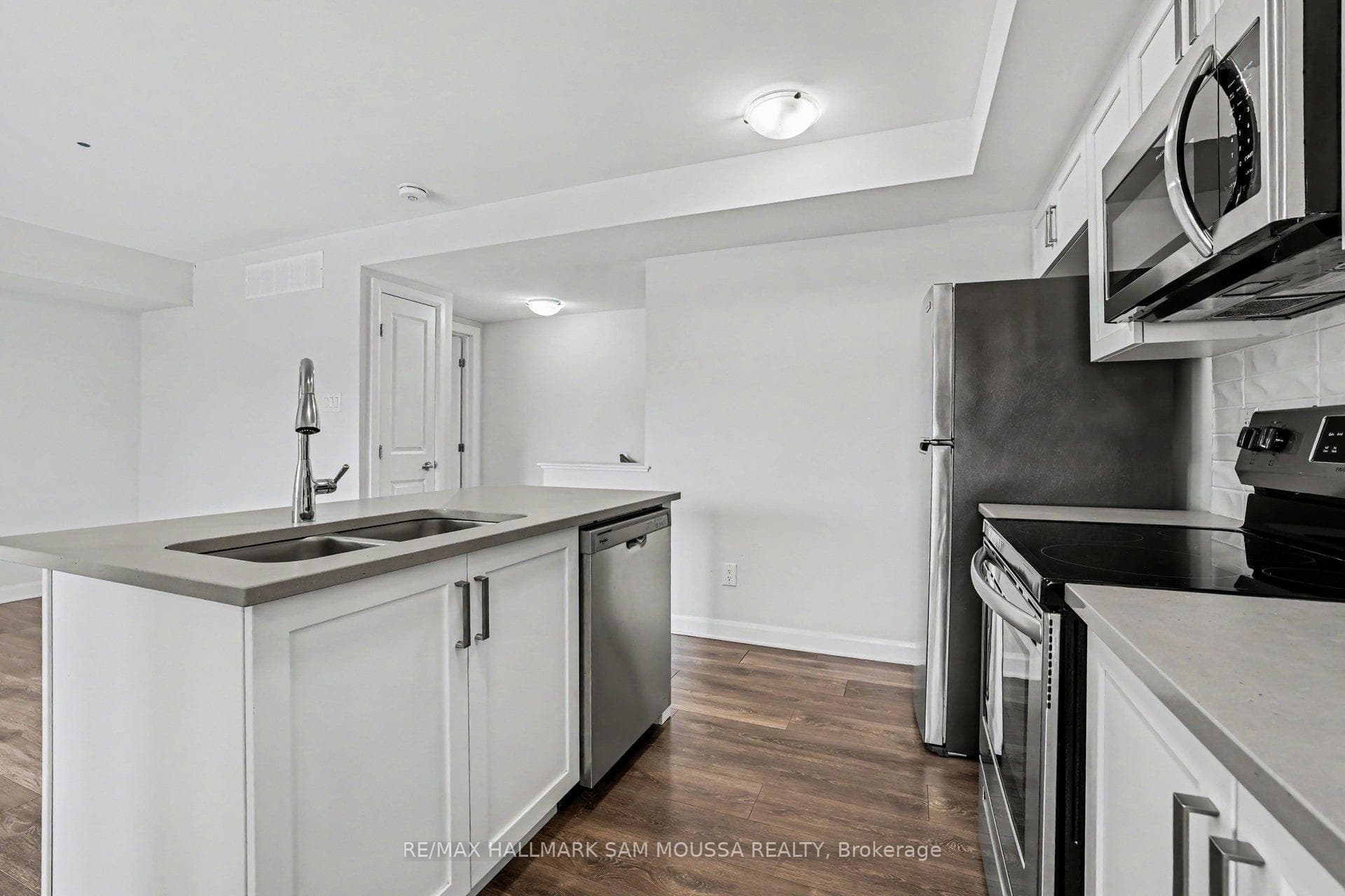 215 Eldorado Private Unit A photo 20