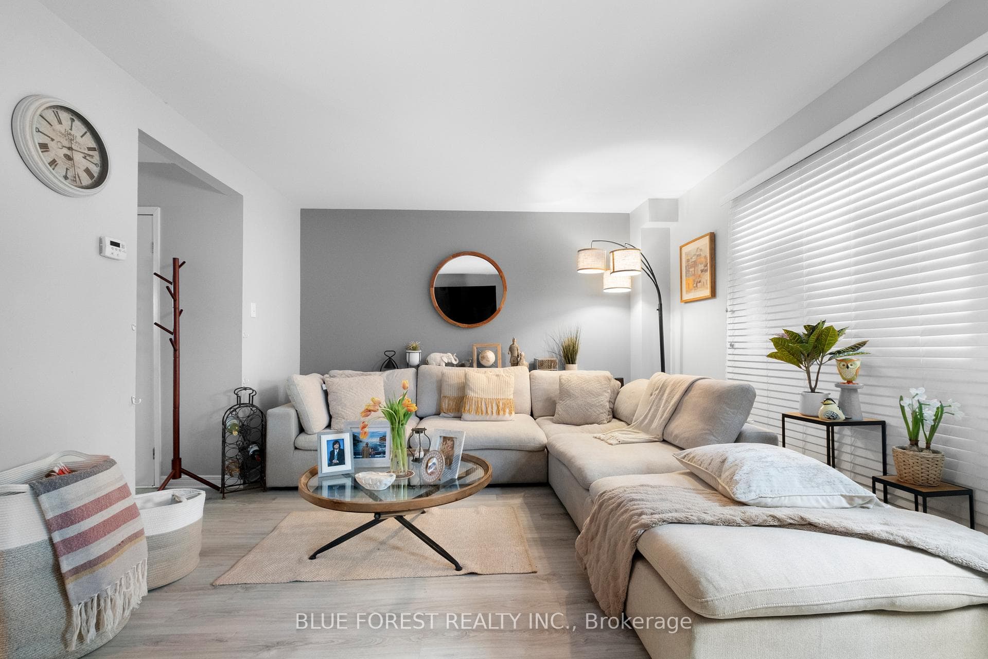 166 Southdale Road Unit 18 photo 6