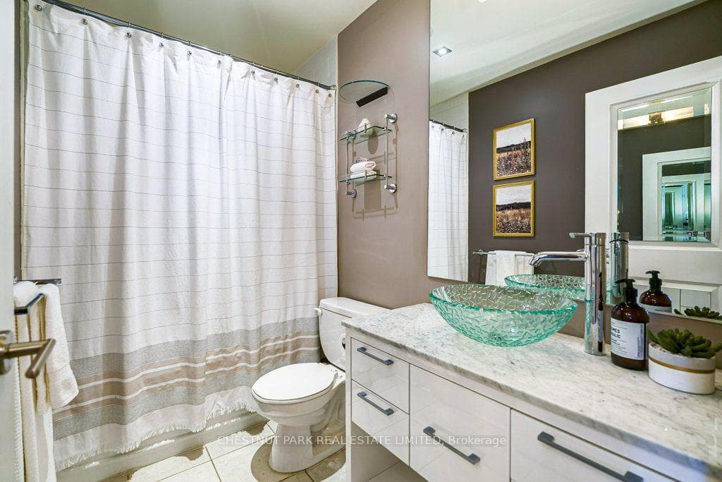 18 Yorkville Avenue Unit 210 photo 13