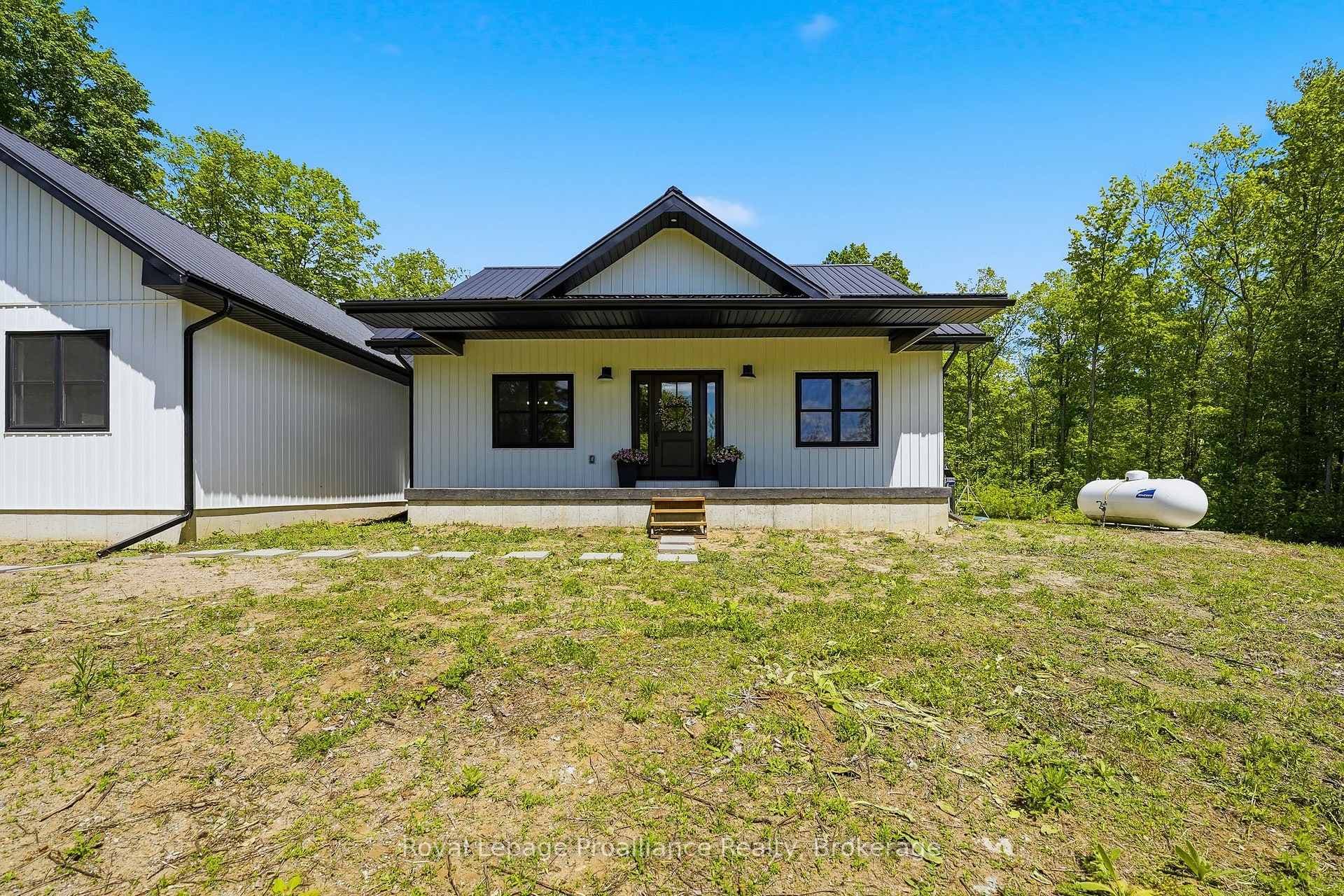 293 Douglas Road photo 3
