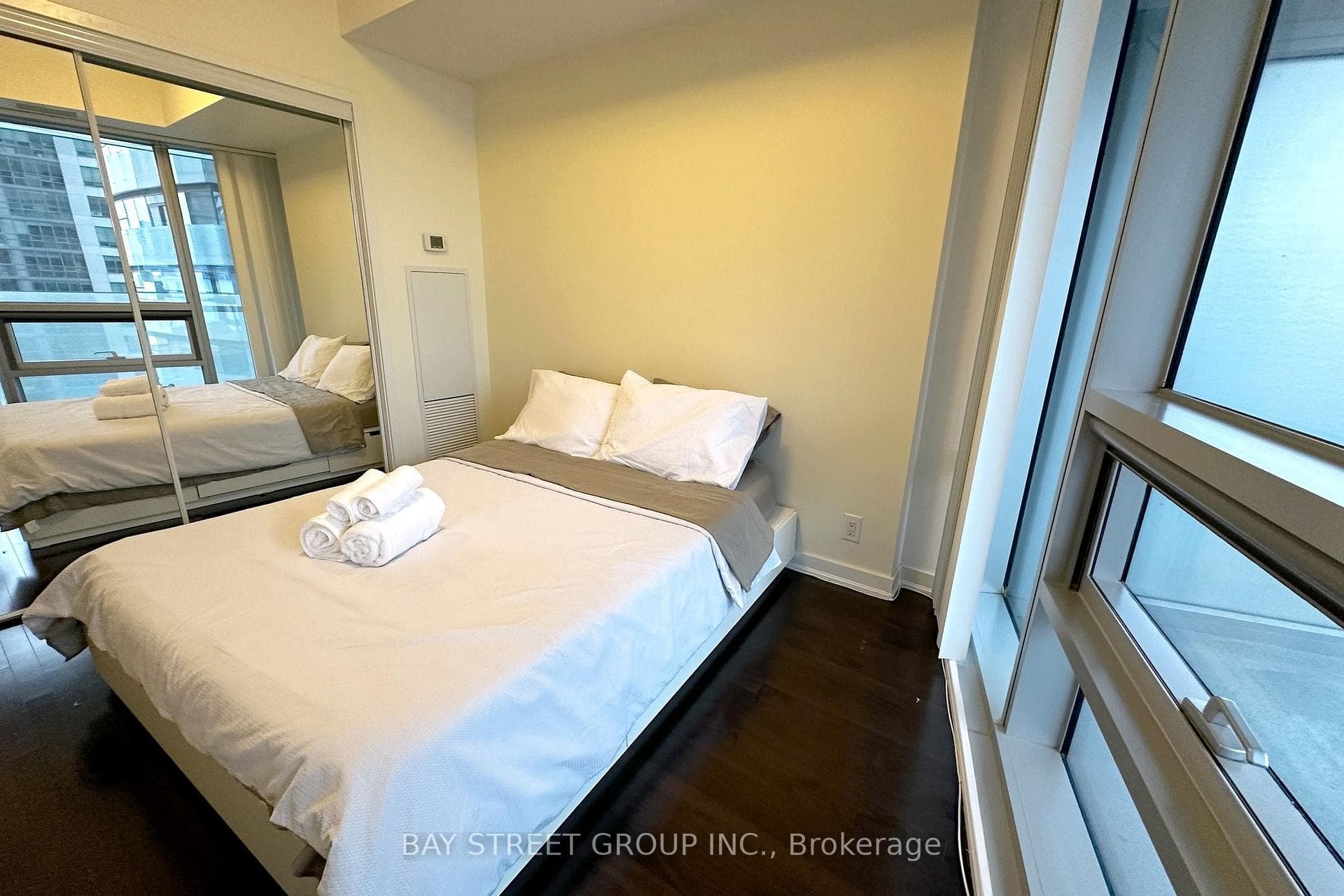 14 York Street Unit 2406 photo 5