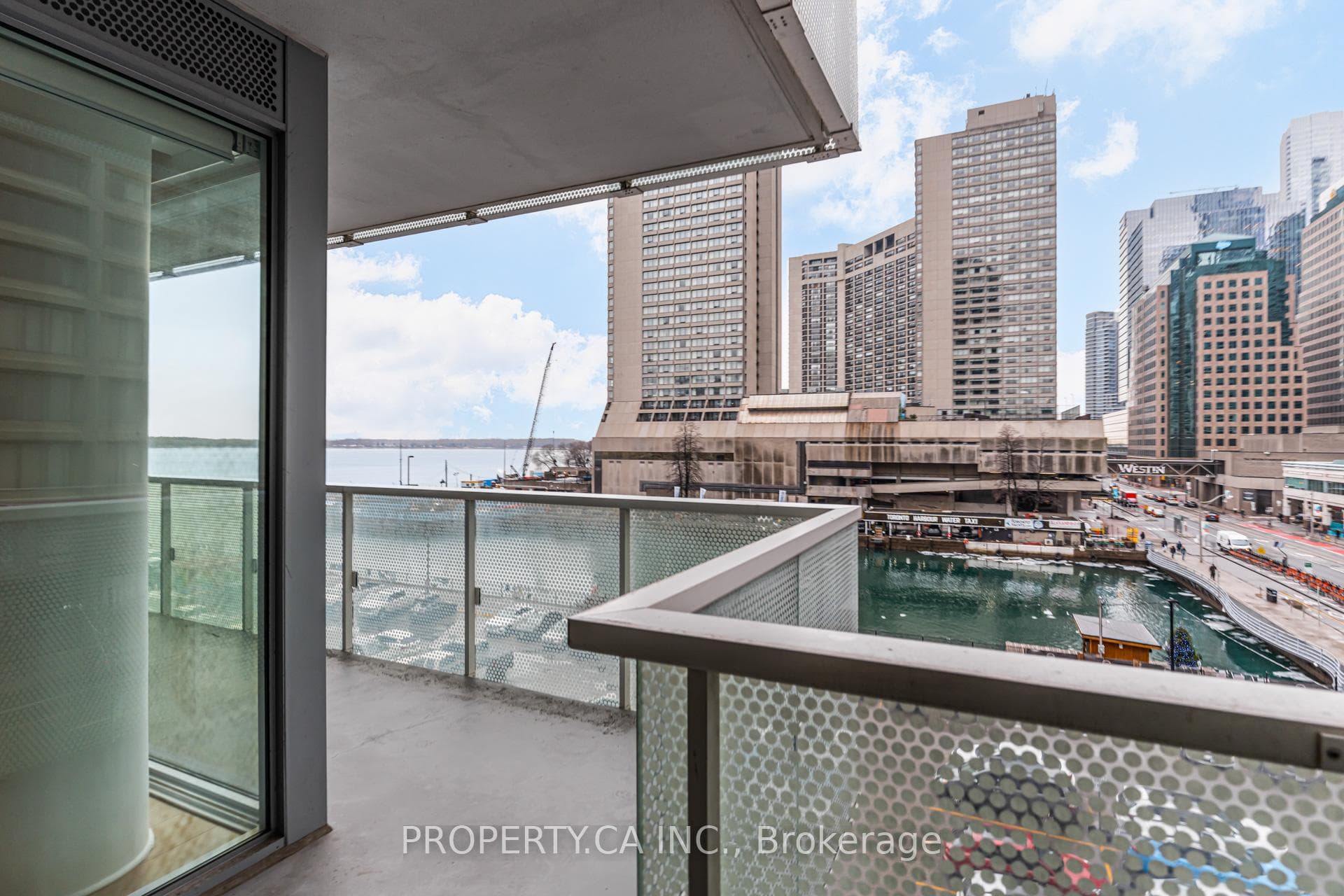 15 Queens Quay Unit 419 photo 11