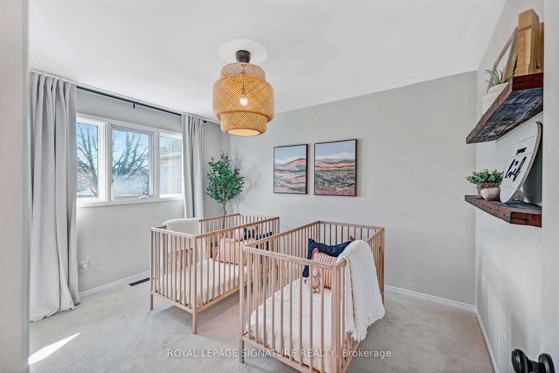 1575 Heathside Crescent photo 20