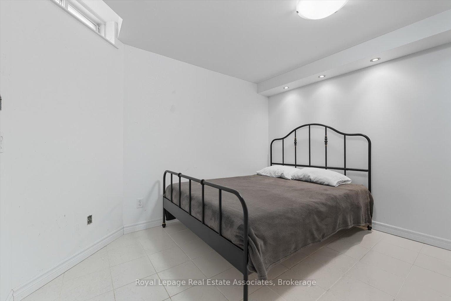 443 Stonetree Court photo 28