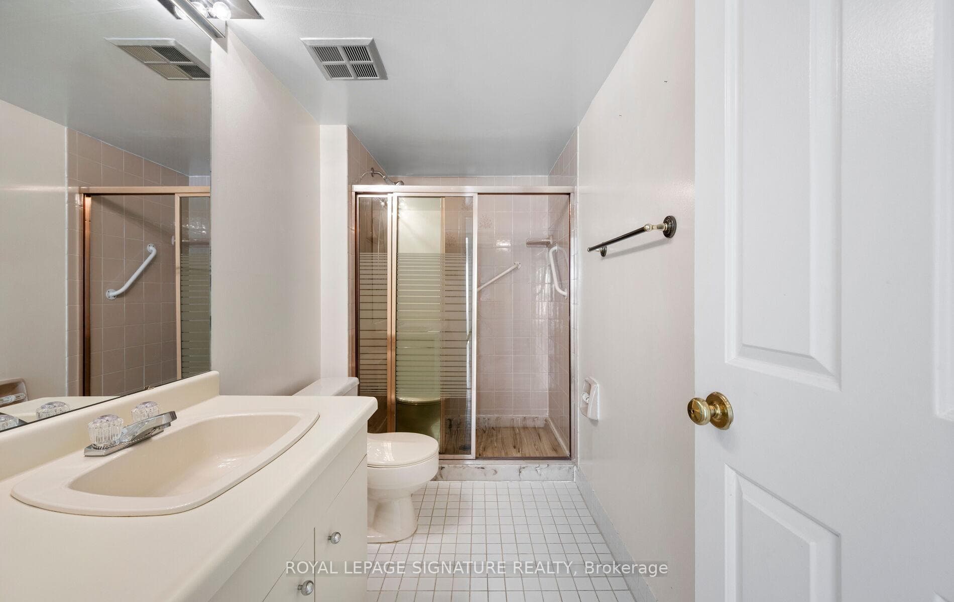255 The Donway N/A Unit 115 photo 30