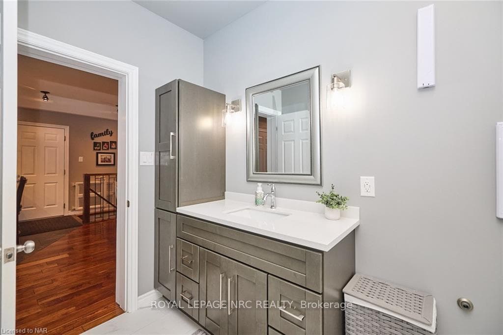 608 SIMCOE Street Unit 13 photo 19