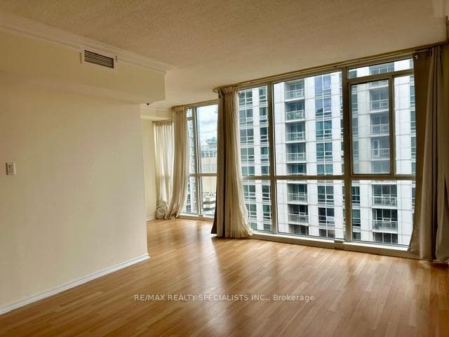 736 Bay Street Unit 2010 photo 8