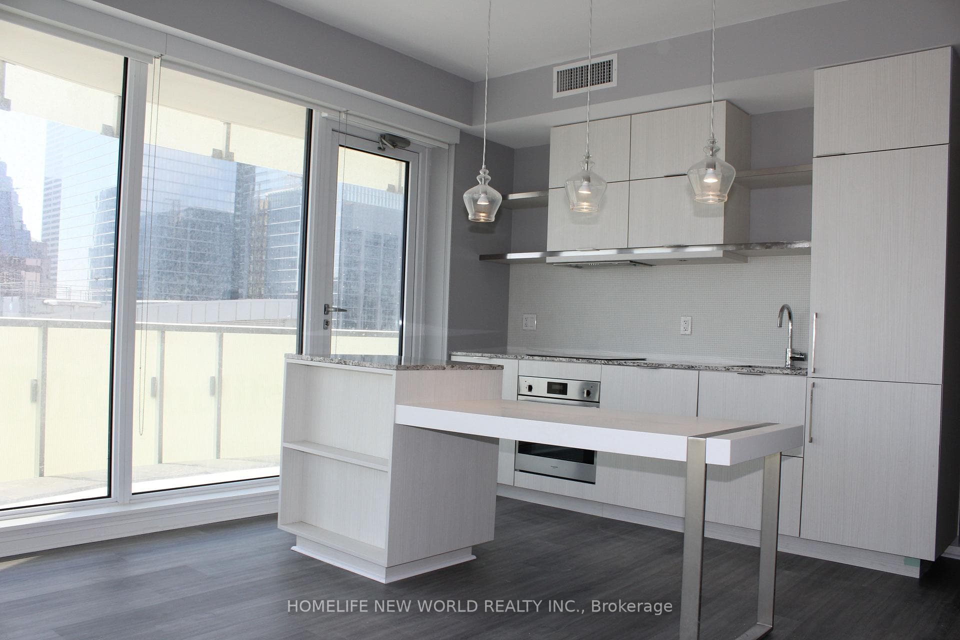 197 Yonge Street Unit 2605 photo 4