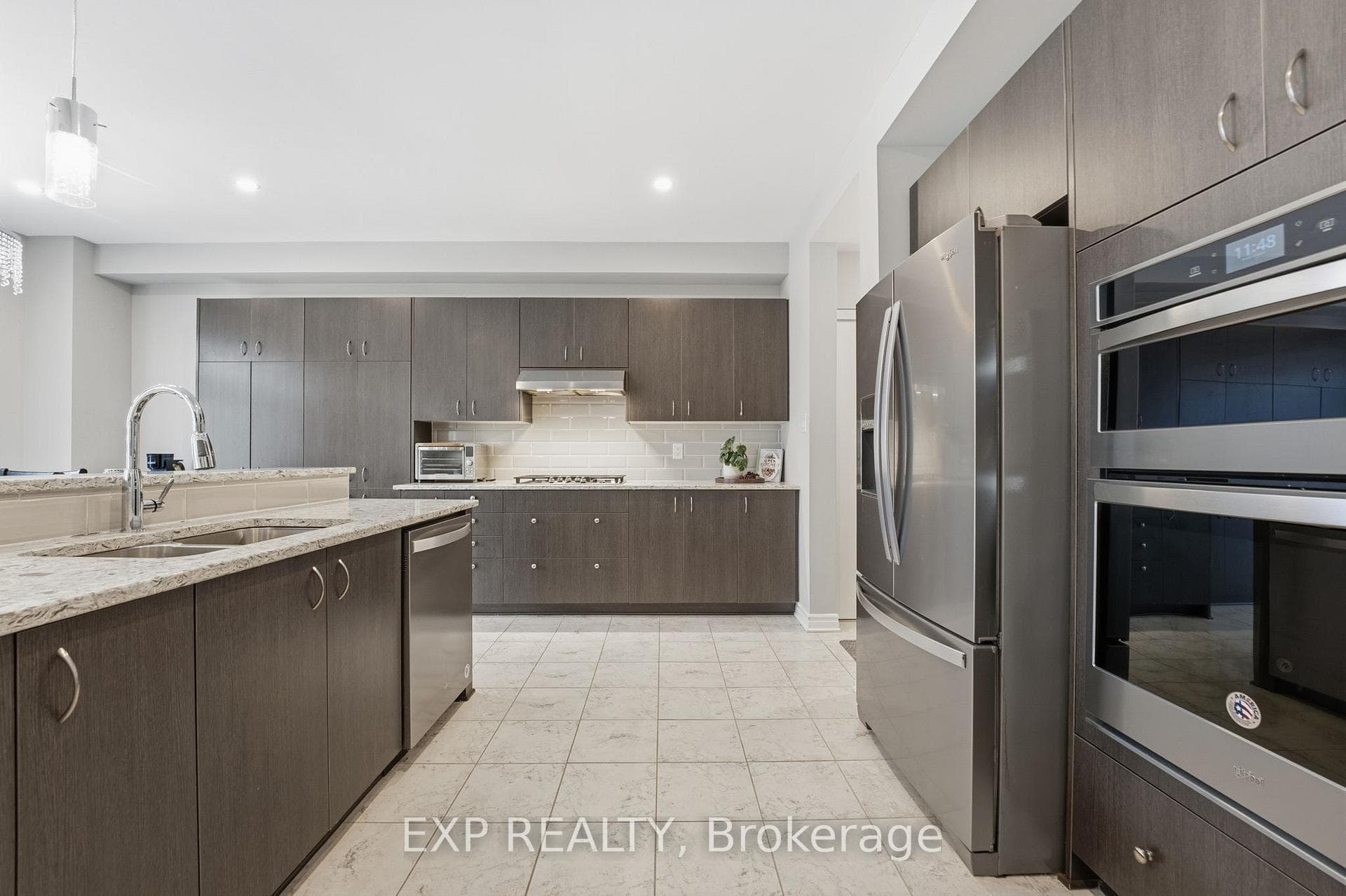 118 Discovery Crescent photo 15