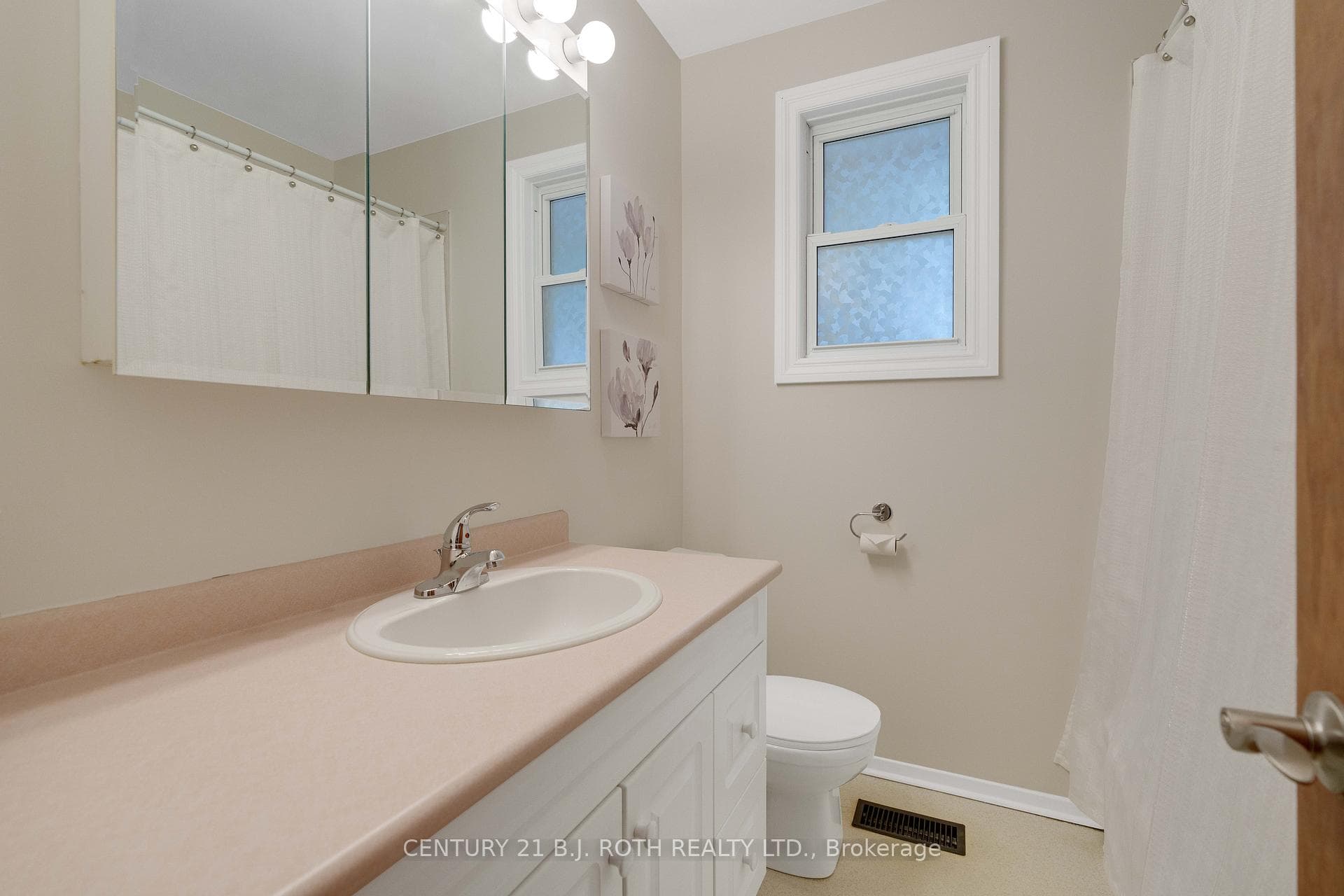 23 Alexander Avenue photo 17