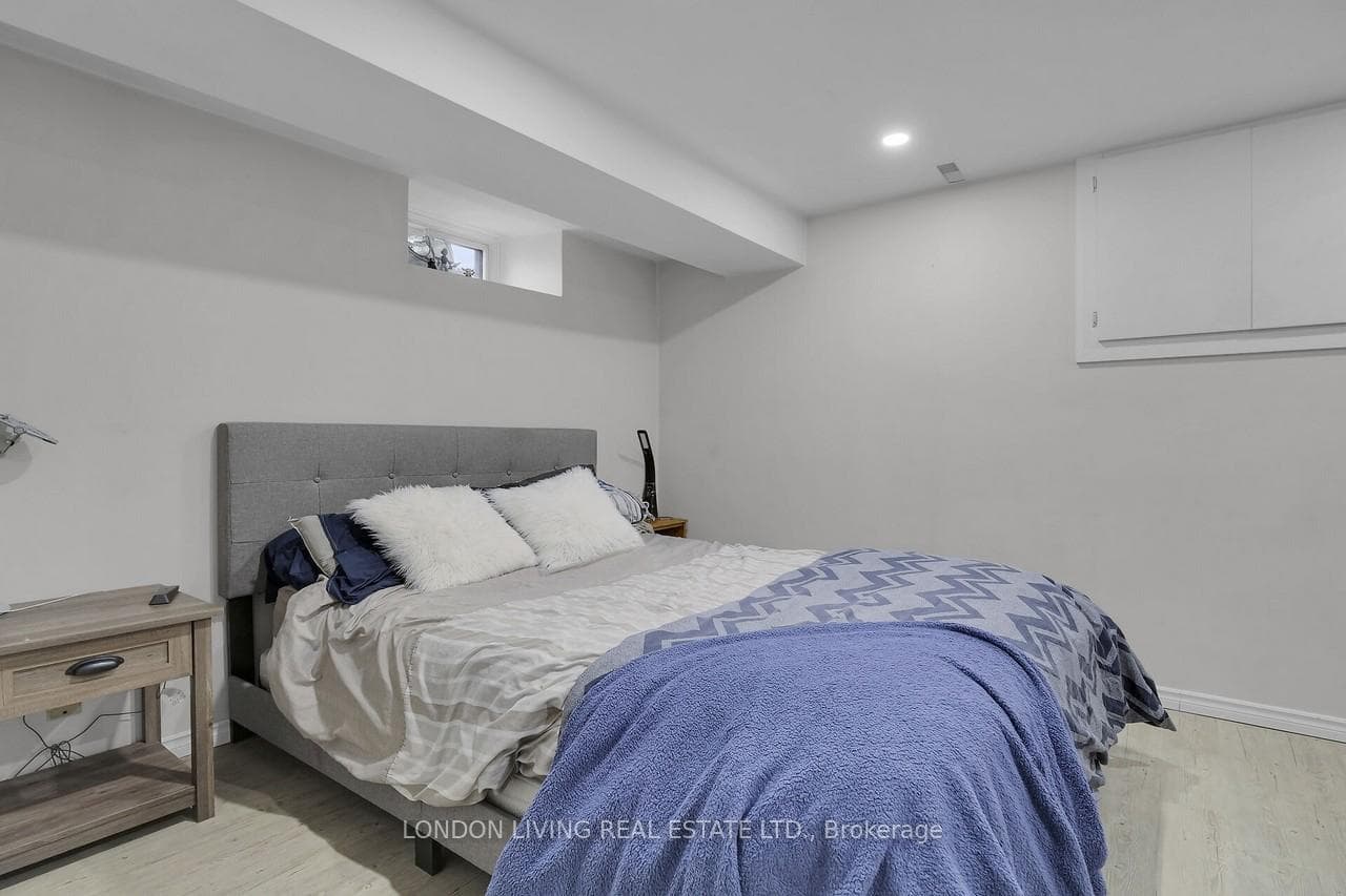 18 Pioneer Drive photo 34