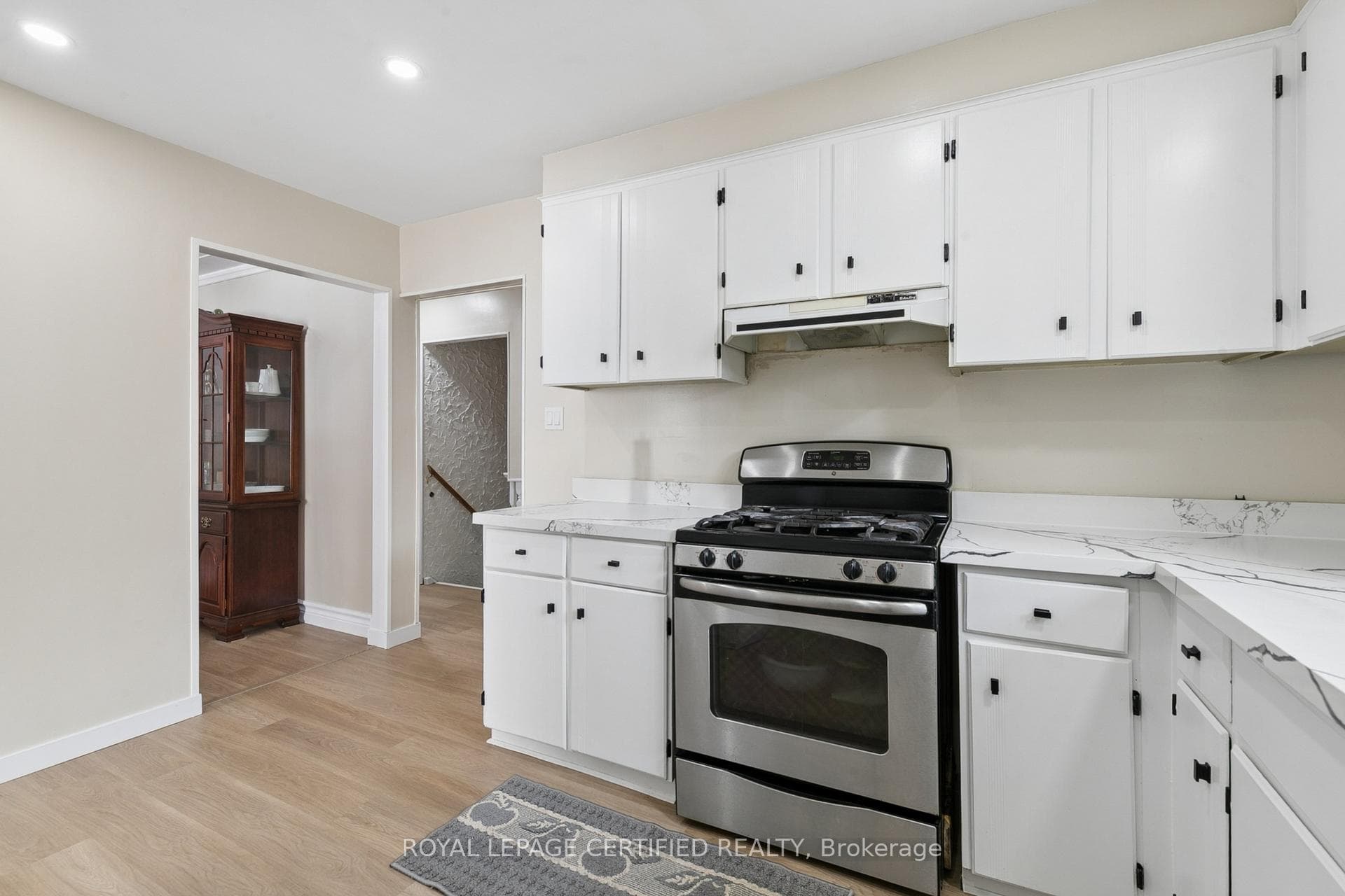 1121 Valentine Drive photo 15