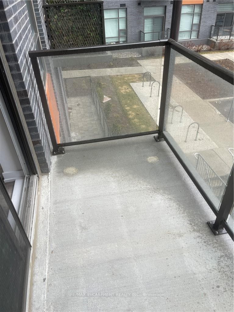 450 Dundas Street Unit 214 photo 11