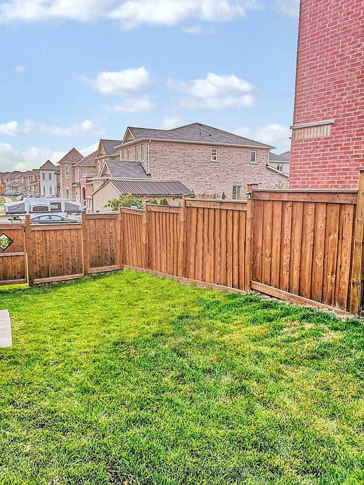 52 Wimbledon Court photo 38