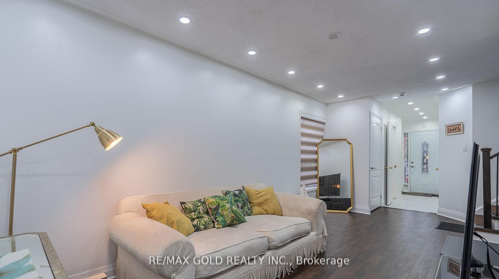 102 Bunchberry Way photo 8