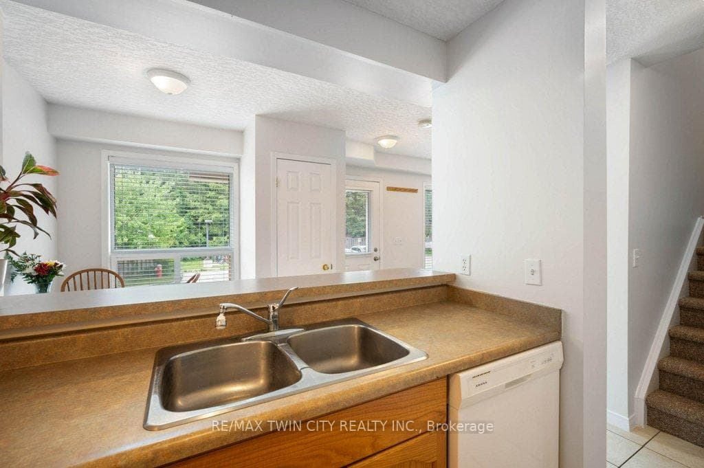 142 YORK Street Unit 10 photo 5
