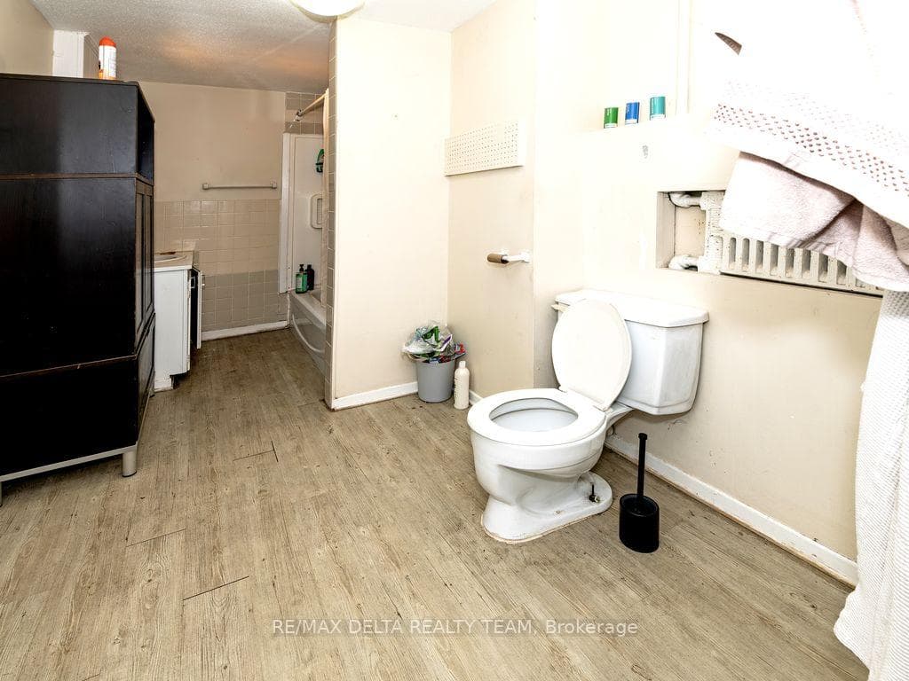 290-292 Daly Avenue photo 12