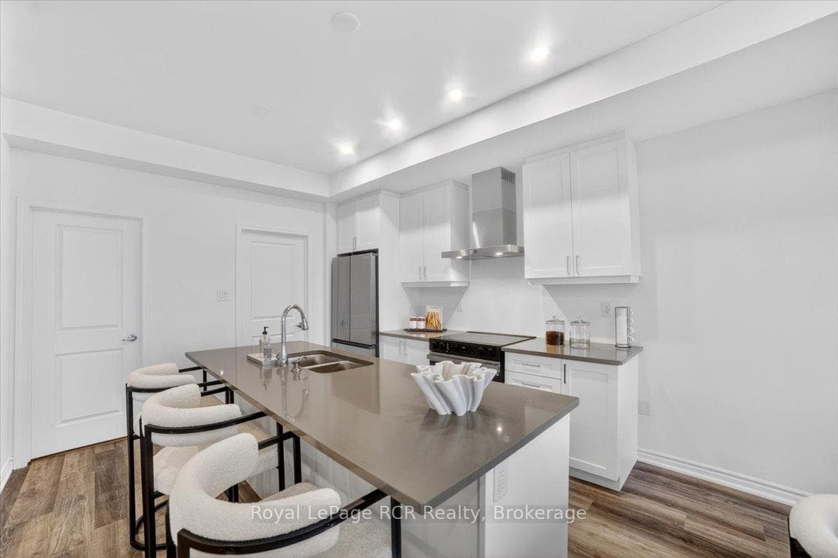 154 Elgin Street photo 5