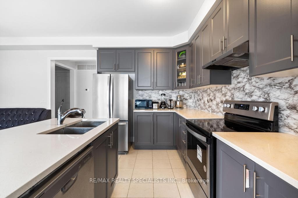257 Harwood Avenue photo 16