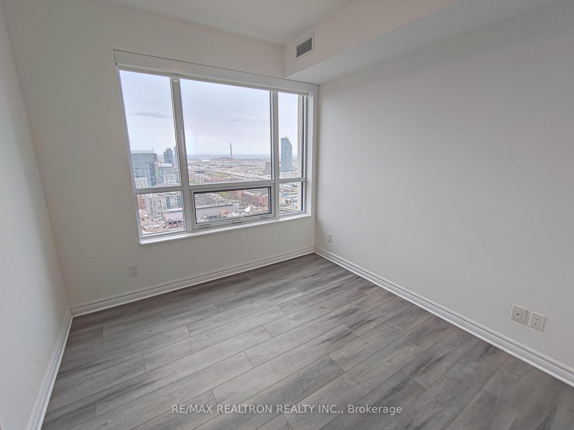 88 Scott Street Unit 2904 photo 5