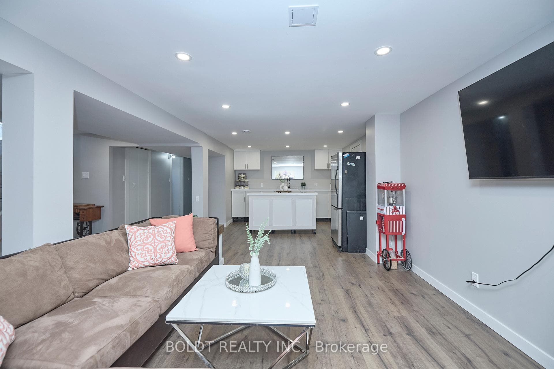 552 Lake Street photo 22