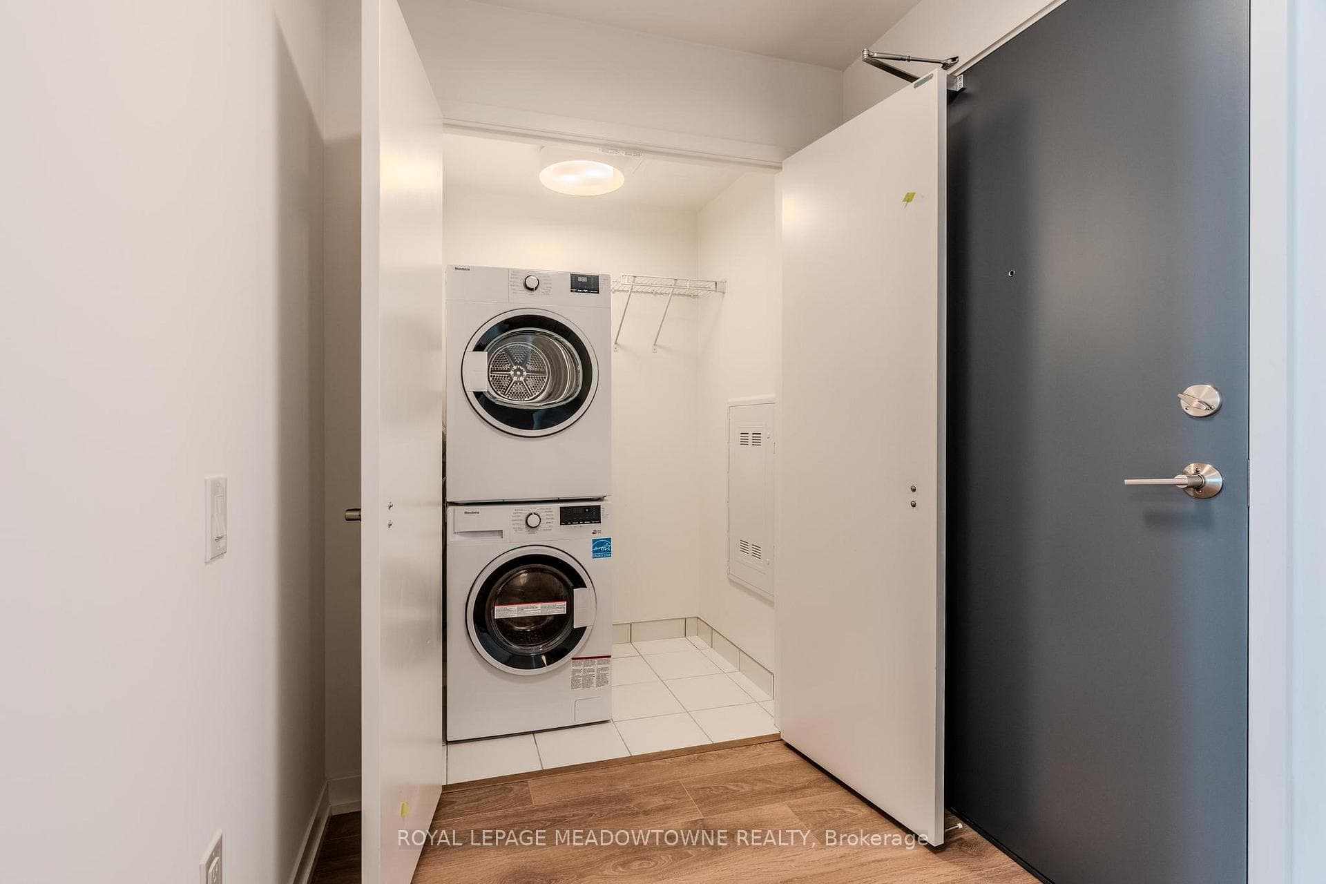 2485 Eglinton Avenue Unit 913 photo 9