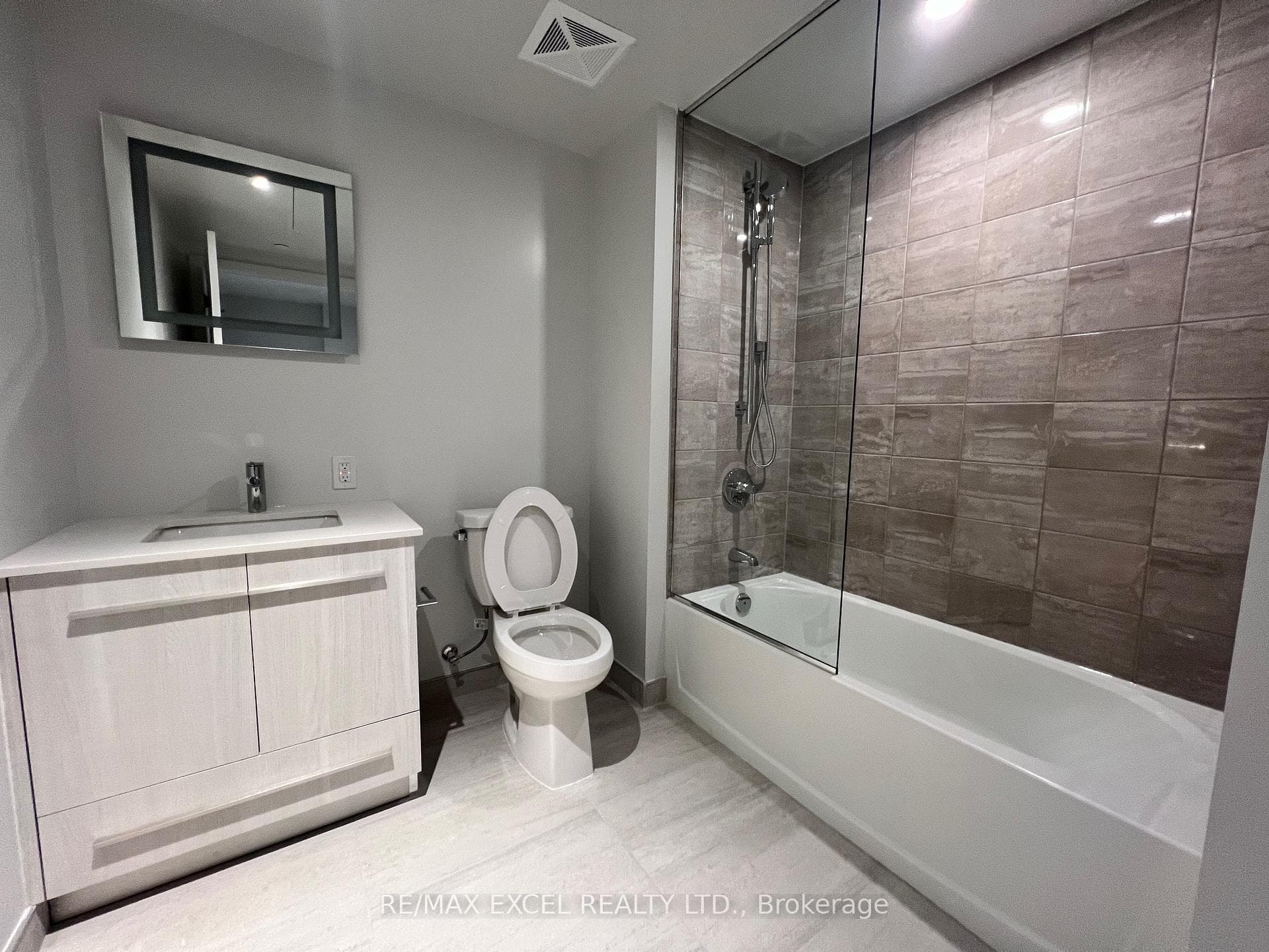 8 Cumberland Street Unit 1808 photo 18