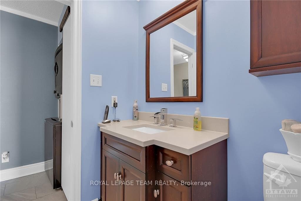 483 VALADE Crescent photo 4