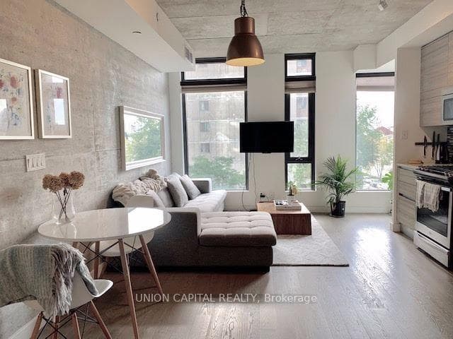 111 Bathurst Street Unit 303 photo 3