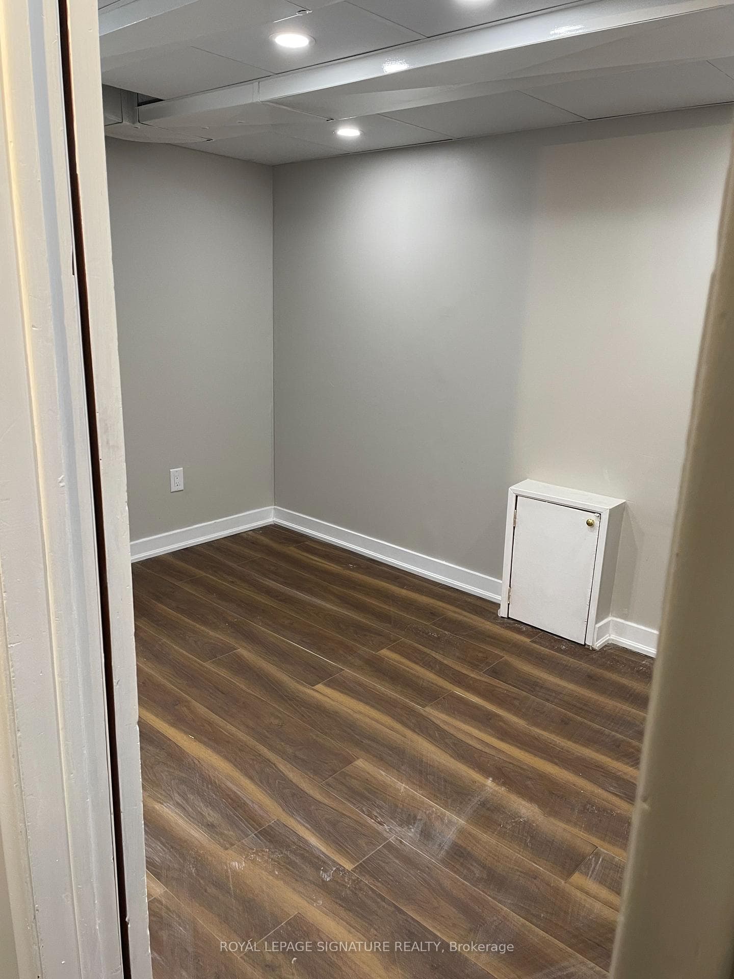 1566 Northmount Avenue Unit Lower photo 8